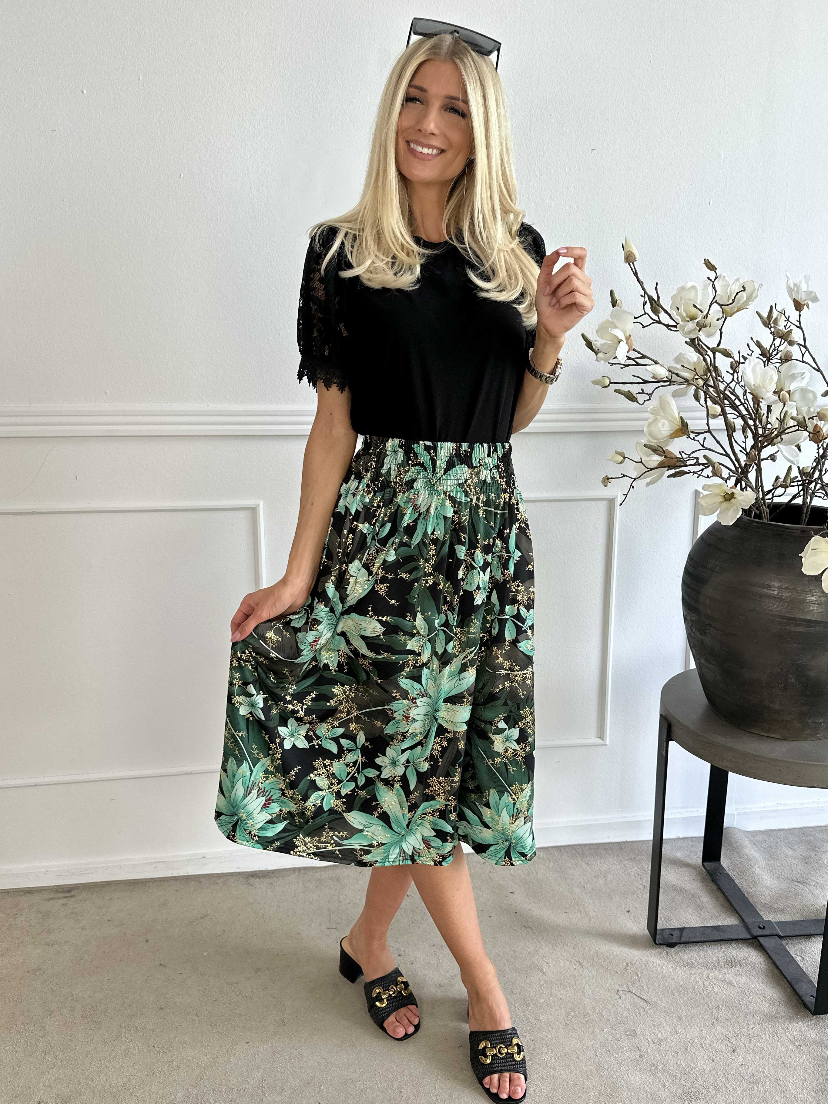 Pams Midi Skirt - Nederdel i krølfrit stof med lommer